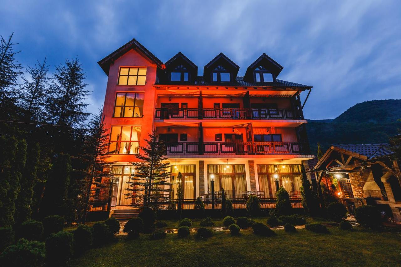 River Retreat Hotel Lotrioara Buitenkant foto