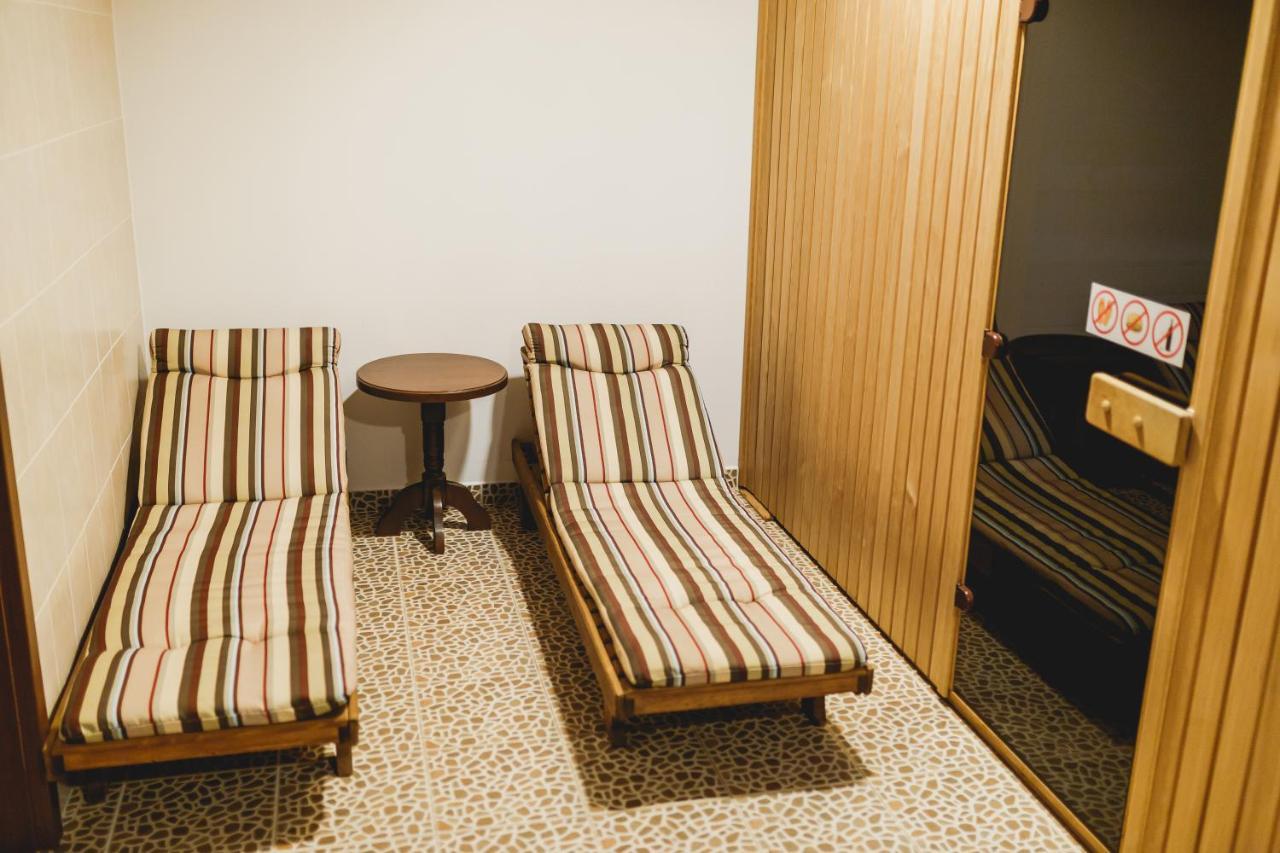 River Retreat Hotel Lotrioara Buitenkant foto